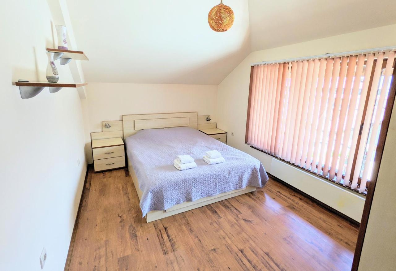 Casual Apartment Near Gondola & City Center - Neon Banszko Kültér fotó